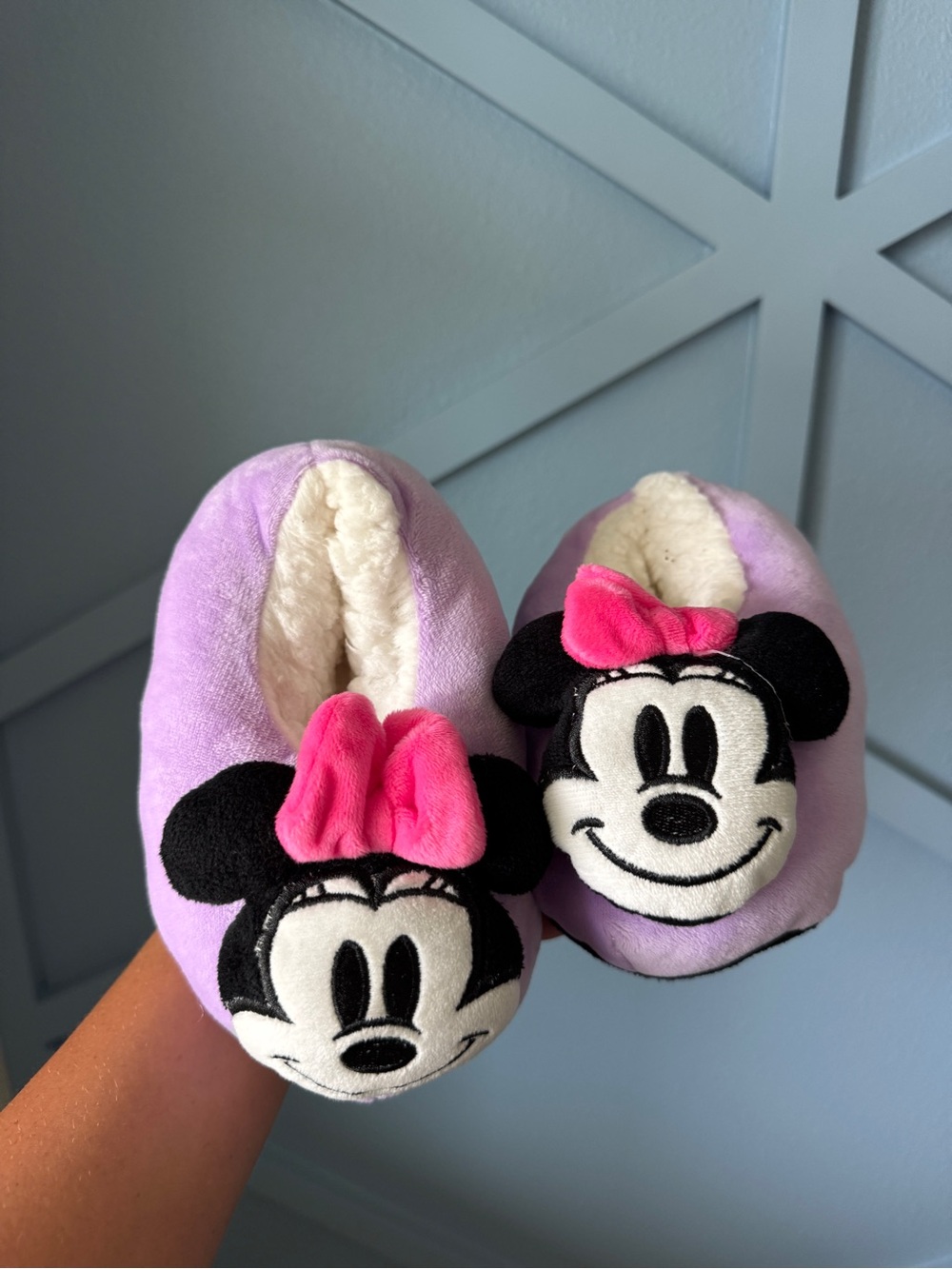 Minnie Mouse Lavender Slippers
